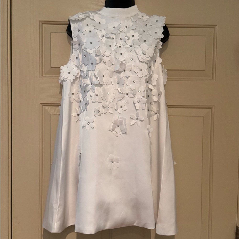 New without tags-White Floral Appliqué Sleeveless Dress